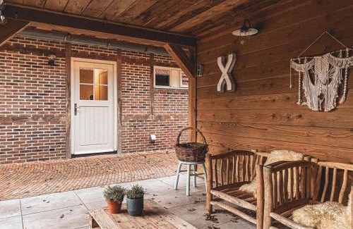 Bazuin Maison | Charming Decorated House in Nature