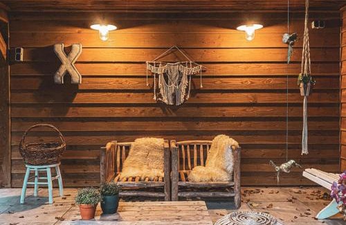 Bazuin Maison | Charming Decorated House in Nature