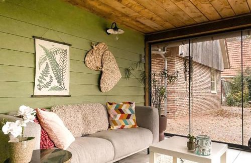 Bazuin Maison | Charming Decorated House in Nature