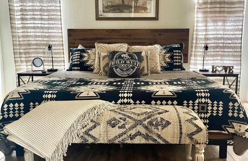 Catalina Autre | Charming Desert Ranch House with Local Western Flair
