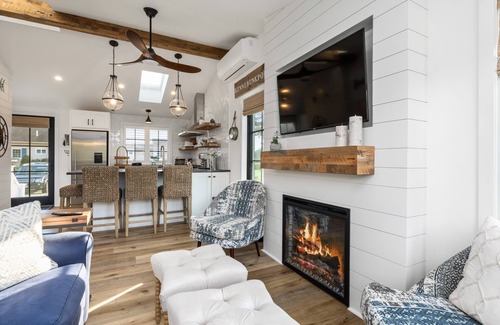 Kennebunkport Maison | Charming Designer Cottage on Marsh
