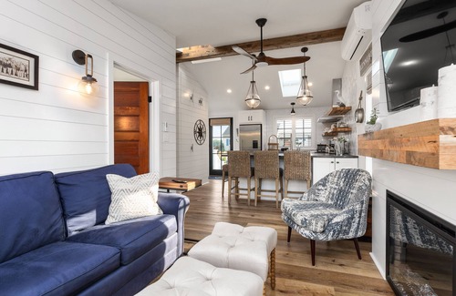 Kennebunkport Maison | Charming Designer Cottage on Marsh