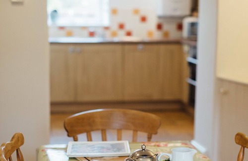 East Runton Cottage | Charming 3-bedroom flint cottage with sunny garden