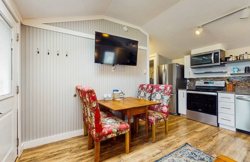 Kennebunk Cottage | Charmant chalet acceptant les chiens avec piscine partagée et bain à remous - marchez jusqu'à l'océan!
