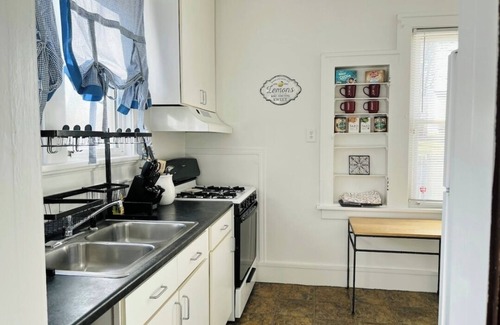 La Salle Maison | Charming dog-friendly bungalow near Starved Rock