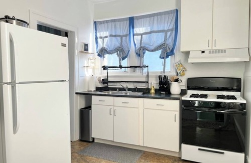 La Salle Maison | Charming dog-friendly bungalow near Starved Rock
