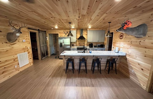 Gregory Cabine | Charming double suite cabin on the Red River near Searcy, AR