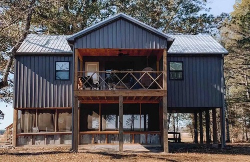 Gregory Cabine | Charming double suite cabin on the Red River near Searcy, AR