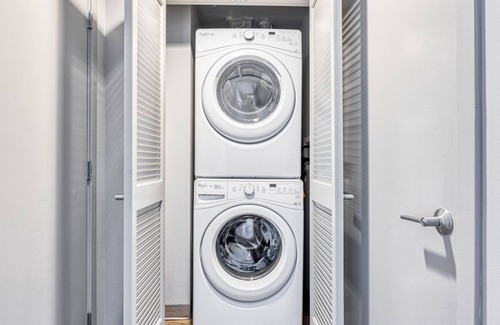 Little Tokyo Appartement | Charming Downtown 2BR w/ Gym & Pool, near Grammy Museum, by Blueground