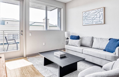 Little Tokyo Appartement | Charming Downtown 2BR w/ Gym & Pool, near Grammy Museum, by Blueground
