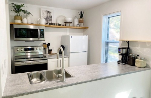 Fredericton Maison | Charming downtown apartment located in a 2 unit home