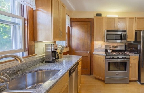 Marblehead Maison | appartement du centre-ville dans le quartier historique Marblehead, seulement une courte promenade à abritent