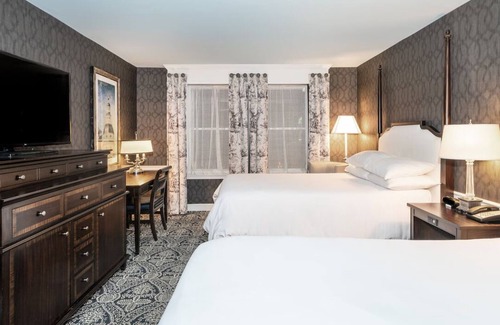 Historic District Hôtel | Charming Downtown Hotel w/ Vintage Character + Modern Amenities