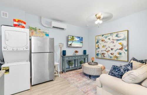 Pinewood Park Maison | Charming Downtown Guest Home