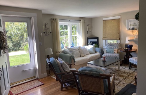 Westerly Maison | Charming Dunn’s Corners Westerly Cape