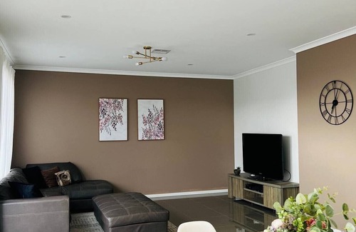Truganina Maison | Charming Duplex: Style & Comfort