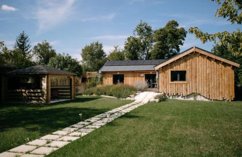 Le Thor Maison | Charming ecolodge with private access to the river