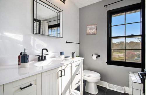 West Omaha Maison | Charming Elegance Getaway