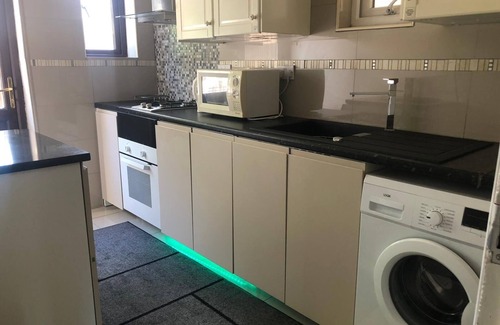 Valence Maison | Charming En-suite bedroom in peaceful House Dagenham with WiFi