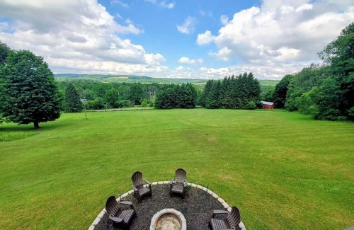 Cortland Maison | Charming estate with large rooms and AC in quaint Cortland