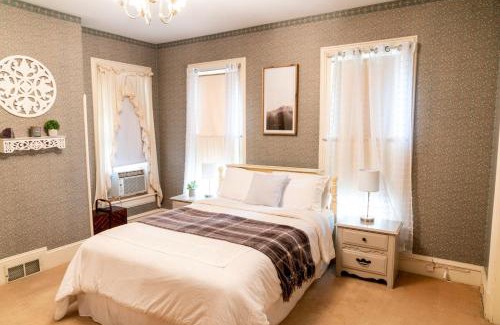 West Milton Maison | CHARMING EXECUTIVE VICTORIAN MANSION w/FREE PARKING - near Bucknell
