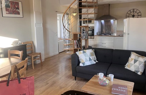 Saint-Andre-dʼApchon Cottage | Charmant gîte avec terrasse et piscine, ferme familiale, produits locaux, animaux acceptés
