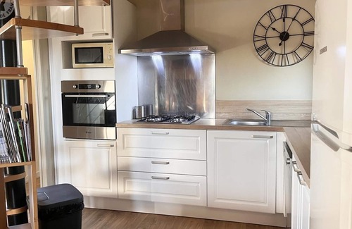 Saint-Andre-dʼApchon Cottage | Charmant gîte avec terrasse et piscine, ferme familiale, produits locaux, animaux acceptés