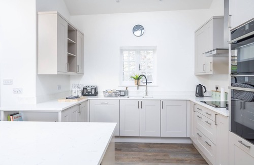 Combpyne Autre | Charming Family Farmhouse near Lyme Regis, 10 minute drive to the beach