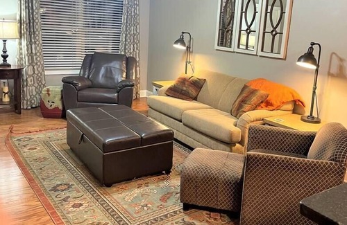 Auburn Appartement | Charming Family Friendly Condo in Ideal Location