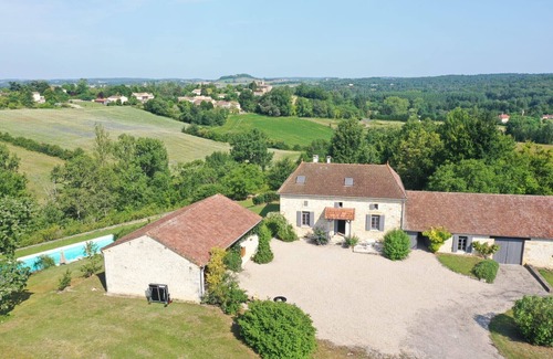 Montagnac-sur-Lede Maison | Domaine sur la colline, vue à 360° Charmante maison en pierre 8 à 12 personnes