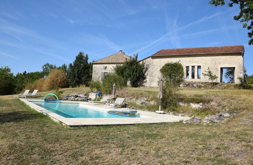 Montagnac-sur-Lede Maison | Domaine sur la colline, vue à 360° Charmante maison en pierre 8 à 12 personnes