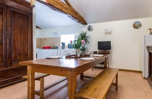 Corcoue-sur-Logne Cottage | Gîte Rénové avec Étang, Proche Nantes, Wi-Fi, Équipements Bébé