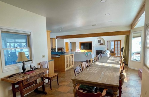 Lakewood Autre | Charming Farm House Retreat!