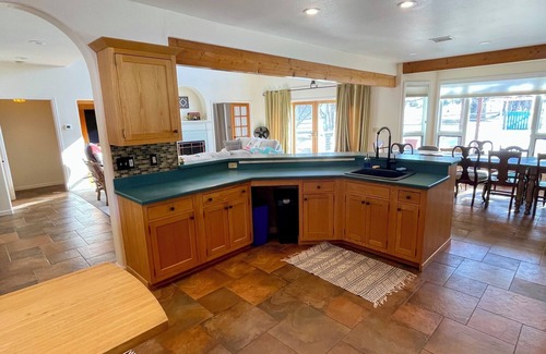 Lakewood Autre | Charming Farm House Retreat!