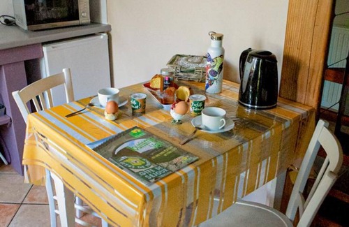 Saint-Julien-la-Vetre Cottage | Gîte Rustique avec Terrasse, Jardin Privatif et Visite de Ferme à Vêtre-sur-Anzon