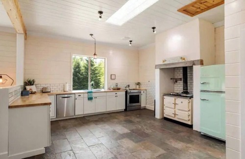 Mineral Autre | Charming Farmhouse Amazing View of Mt. Rainier - Family Friendly + Game Barn
