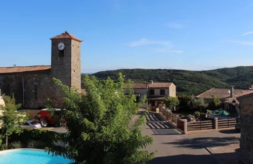 Montclar Autre | Charming Farmhouse and Detached Gite in Idyllic Village Sleeping up to 14 Guests