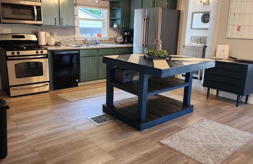 Geneseo Autre | Charming farmhouse in town- Dog friendly