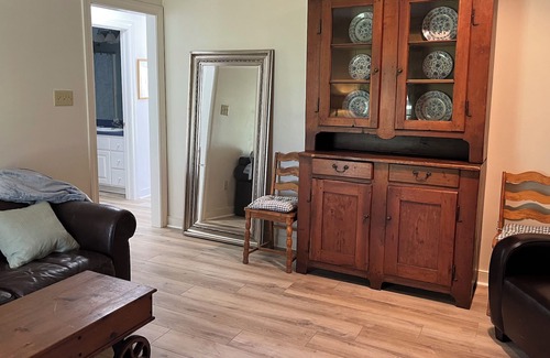 West Point Autre | Charming Farmhouse on a Pond - pet friendly!