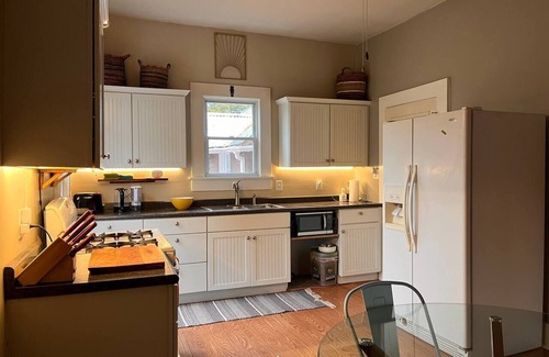 Hartsburg Autre | Charming Farmhouse Retreat