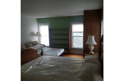 Parish Autre | Charming farmhouse sleeps 11 just 4 miles from Salmon River!