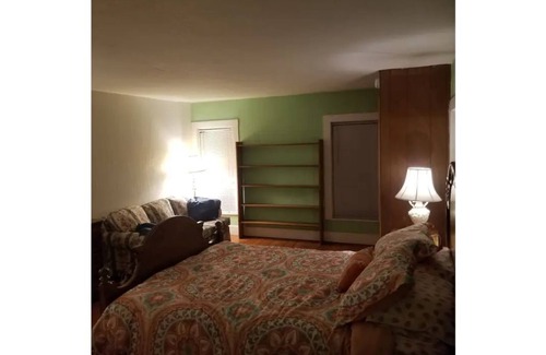 Parish Autre | Charming farmhouse sleeps 11 just 4 miles from Salmon River!