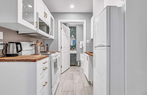 Downtown Halifax Maison | Charming first floor flat in historic old south district near waterfront