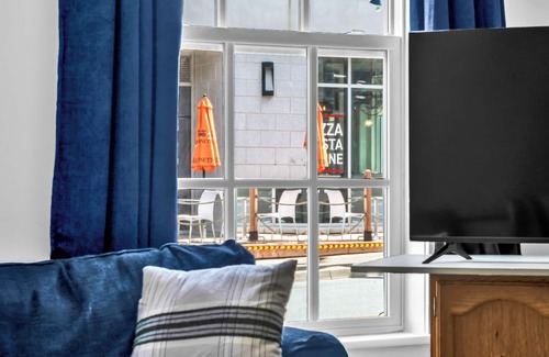 Downtown Halifax Maison | Charming first floor flat in historic old south district near waterfront