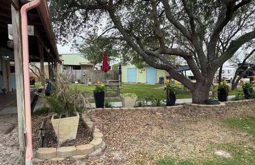 Port O Connor Cabine | Charming Fishing Cabin with AC and WiFi in beautiful Port O'Connor
