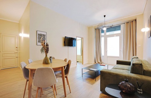Croulebarbe Appartement | Charming FLAT - 2 bedrooms with a cinema in the "quartier Latin"