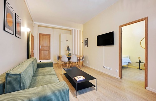 Croulebarbe Appartement | Charming FLAT - 2 bedrooms with a cinema in the "quartier Latin"