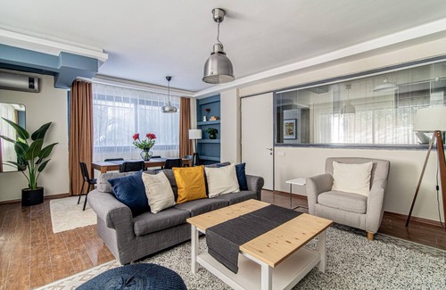 Gayrettepe Appartement | Charming Flat with Backyard Close to Zorlu Center