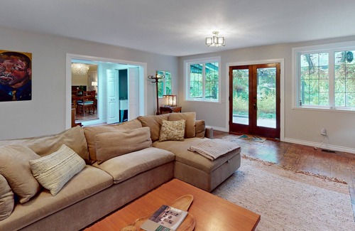South Colby Maison | Charming forest cottage with gorgeous garden, fireplace & prime location