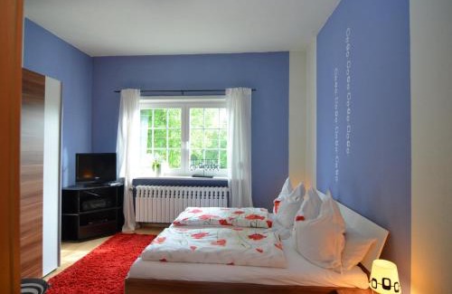 Langewiesen Appartement | Charming Forest Escape for Two